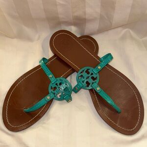 Tory Burch Sz 7.5 Teal Leather Logo Thong Sandals with Brown Footbed